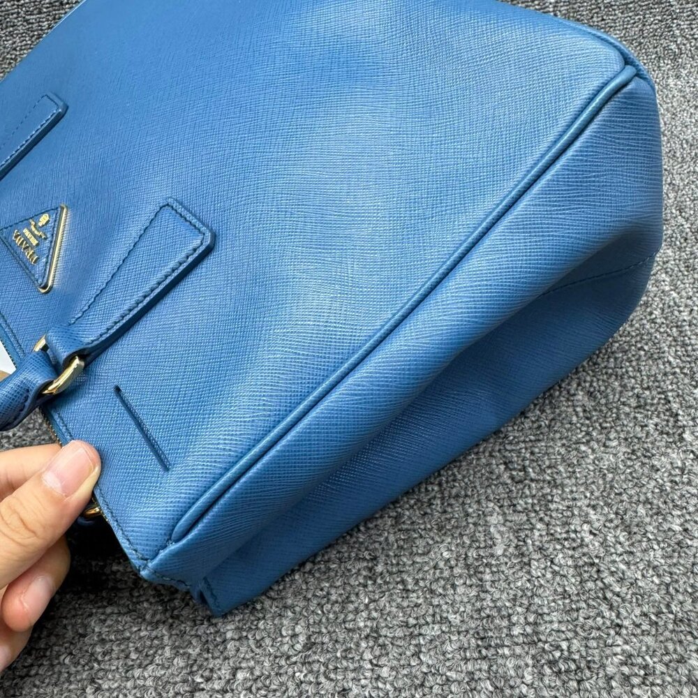 Prada Galleria Small Leather Shoulder Bag 660-071325 - Picture 3 of 13